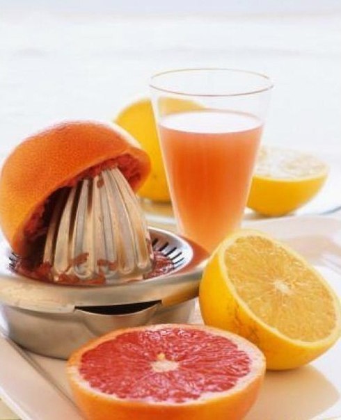 Свежевыжатый сок красного грейпфрута с лимонным соком